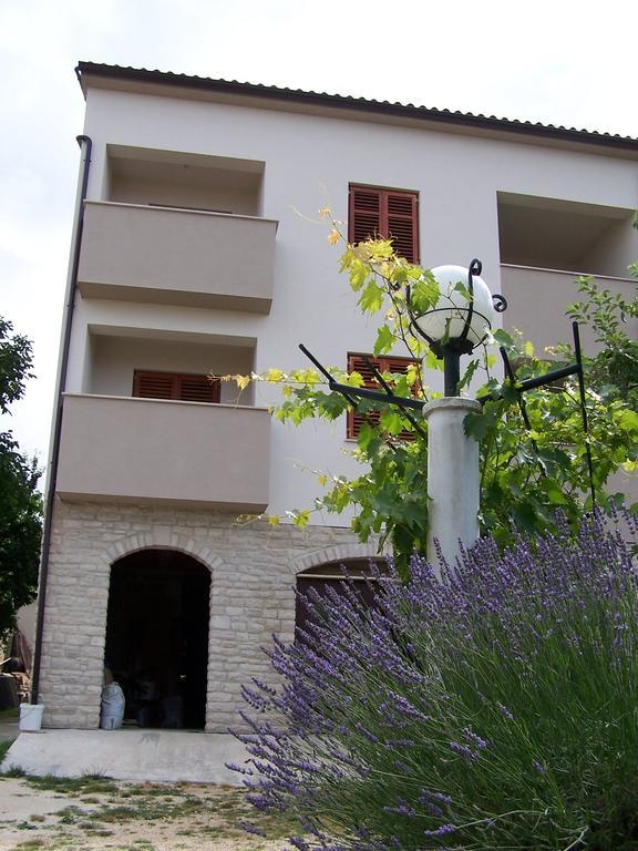 Apartments Cezar Vinkuran Luaran gambar